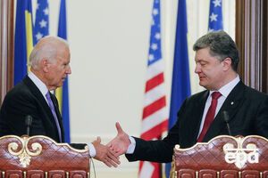 Порошенко поблагодарил Байдена за помощь США Украине
