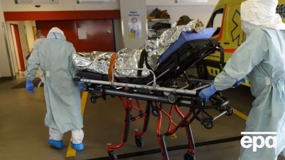 Местные власти проводят расследование, чтобы узнать, как женщина могла заразиться вирусом