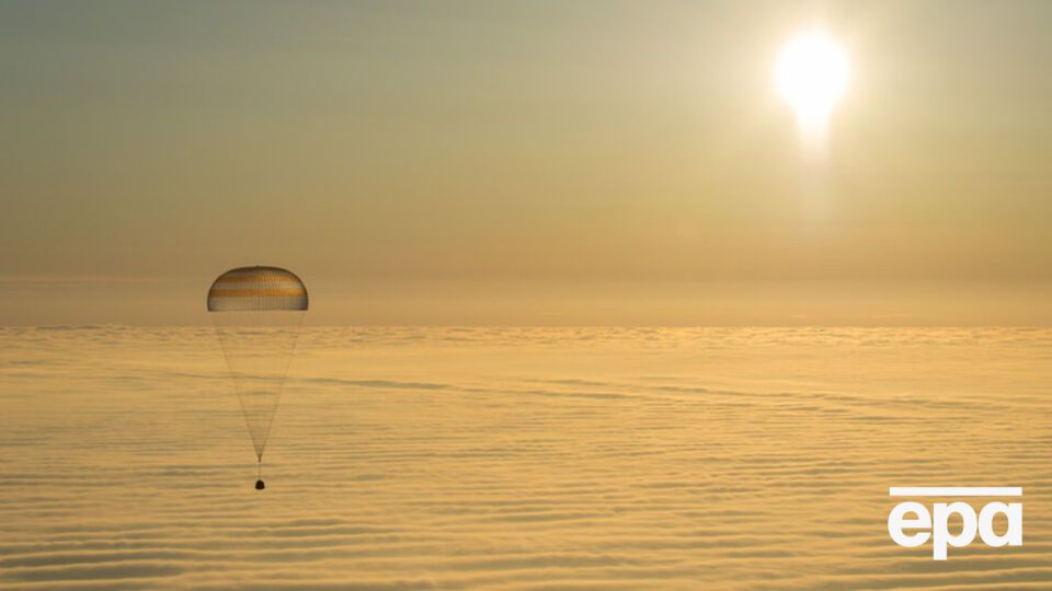 Капсула приземлилась в степи Казахстана