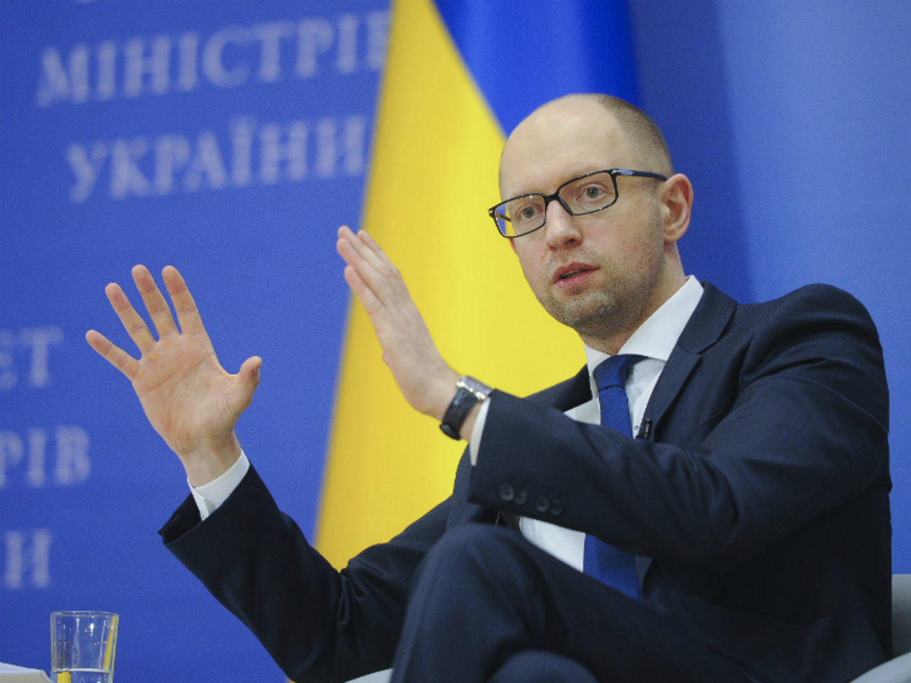 Арсений Яценюк потребовал передать государству замороженные деньги Виктора Януковича и его окружения