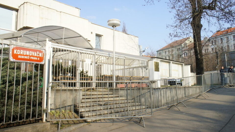 В российском посольстве в Чехии резко увеличилось количество сотрудников