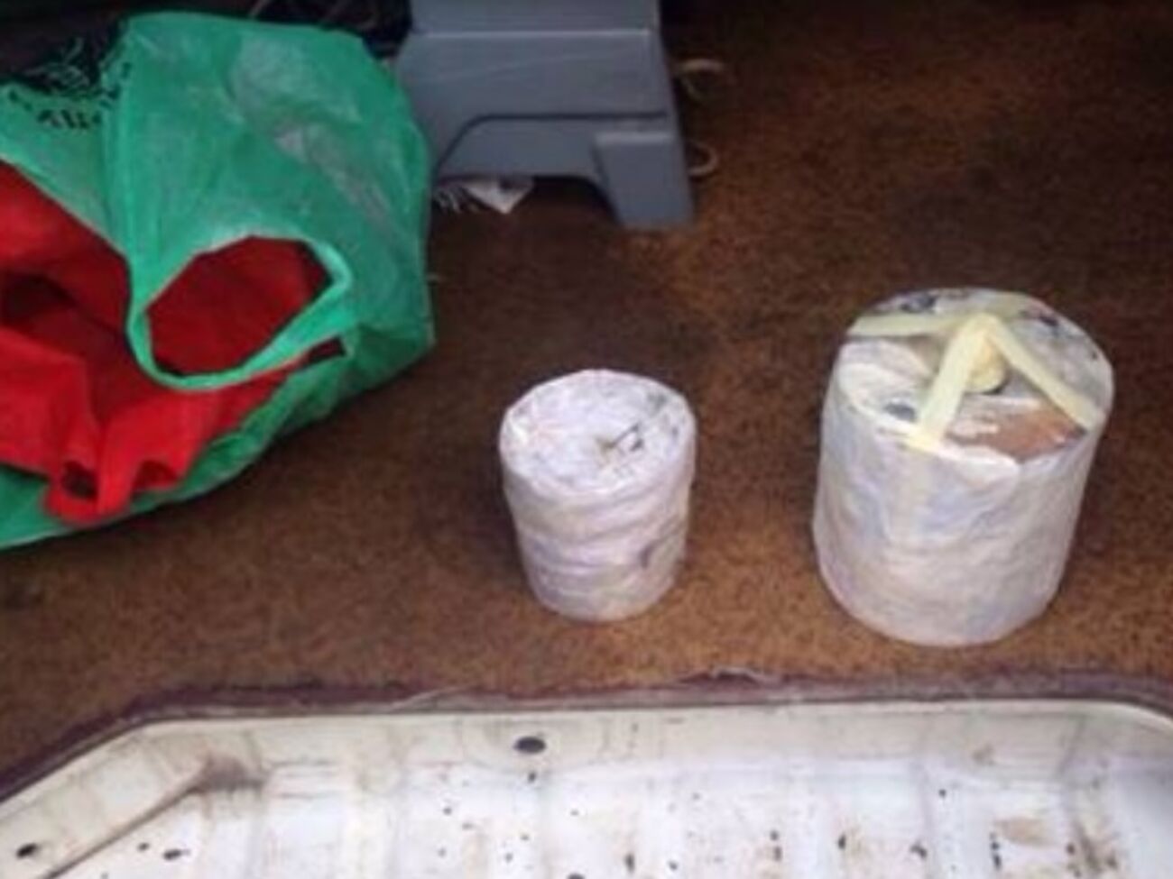 У задержанных изъяли самодельное взрывное устройство (в эквиваленте 3 кг тротила)