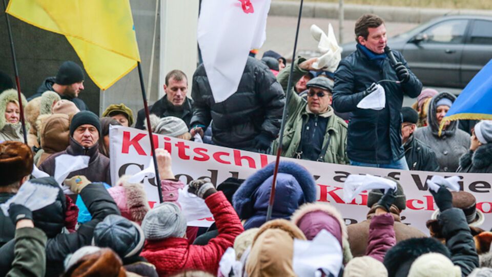 Во главе с мэром Киева Виталием Кличко жители столицы планируют организованно пройти маршем от КГГА к зданию Кабинета Министров Украины и к зданию Национального банка Украины