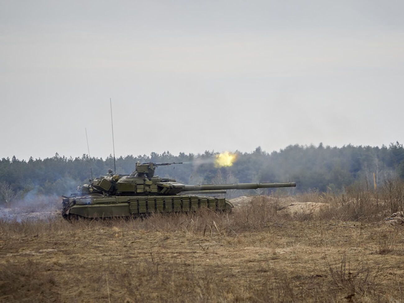 Тымчук:&nbsp;Противник неоднократно атаковал позиции сил АТО и проводил обстрелы как из стрелкового оружия, так и из вооружения, которое должны были отвести от линии столкновения сторон