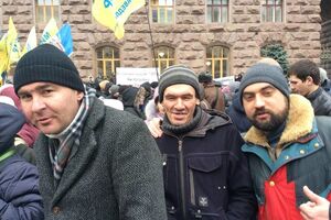 Под КГГА митинг за 100 гривен
