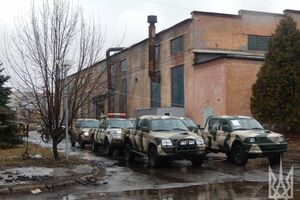 Из Киева на передовую отправились 20 автомобилей для полка "Азов". Видео