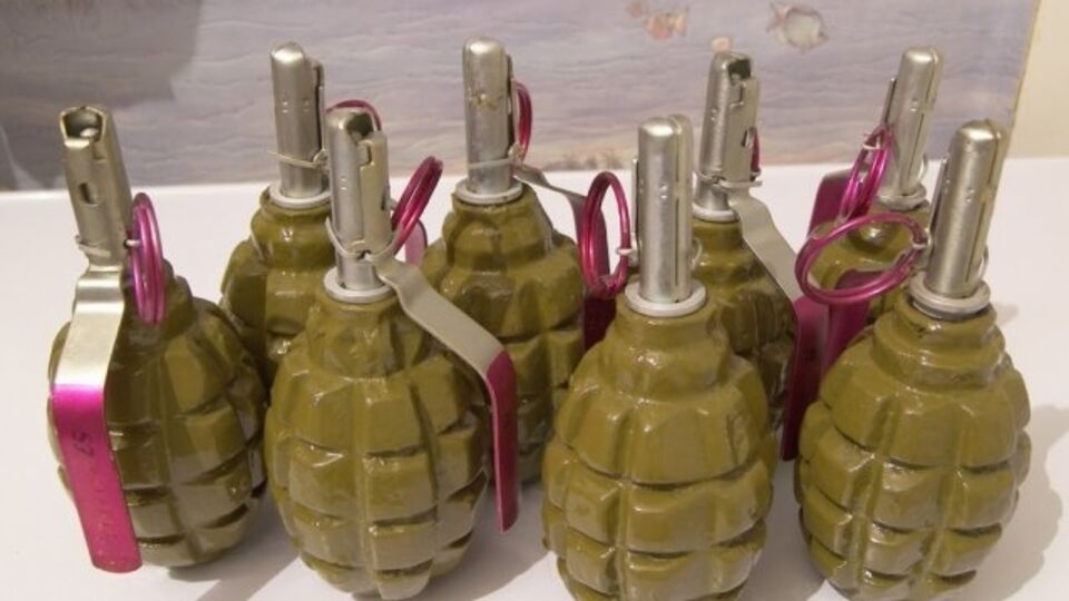 В "ЛНР" играют в кегли гранатами