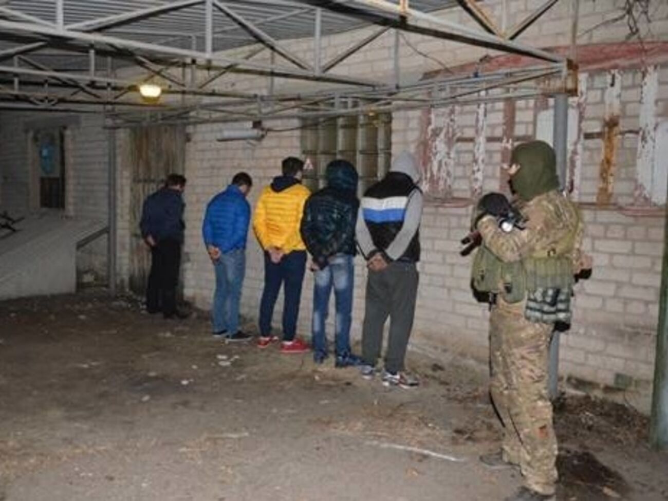 СБУ провела одновременно четыре спецоперации против торговцев контрафактным алкоголем