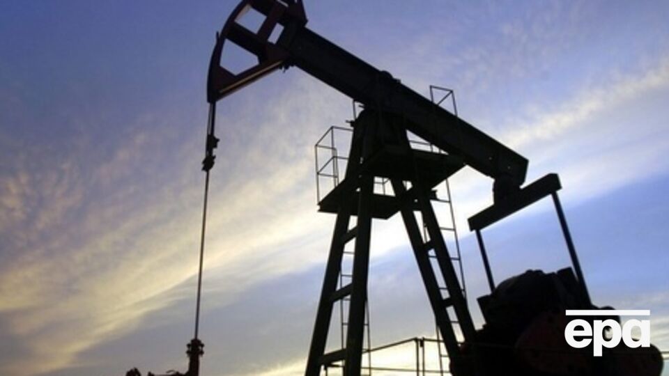 Нефть опять дешевеет