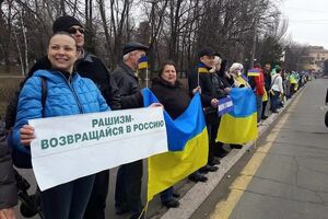 Мариупольцы выстроились в живую цепь