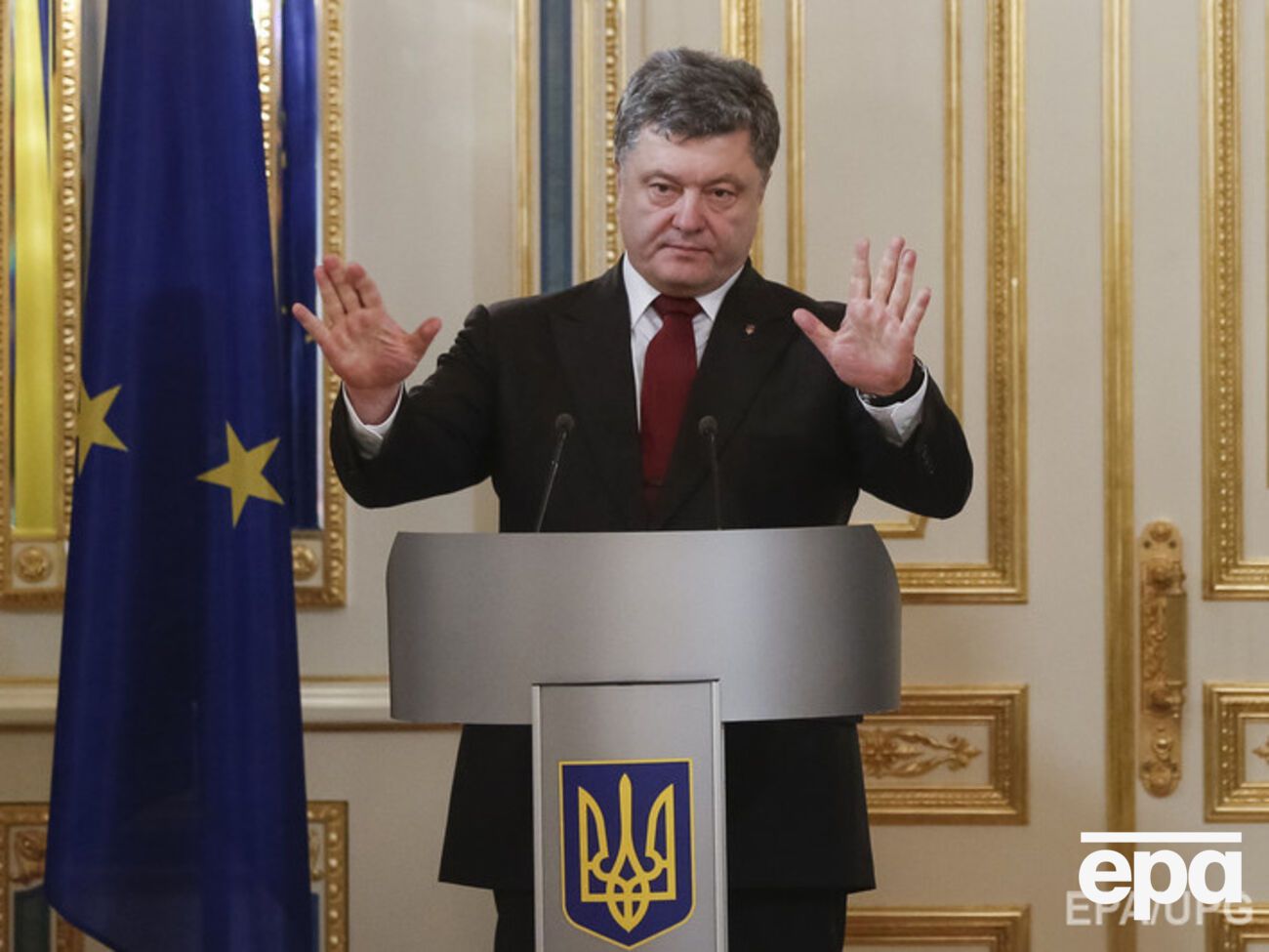 Порошенко потребовал создать эшелонированную линию обороны на Донбассе