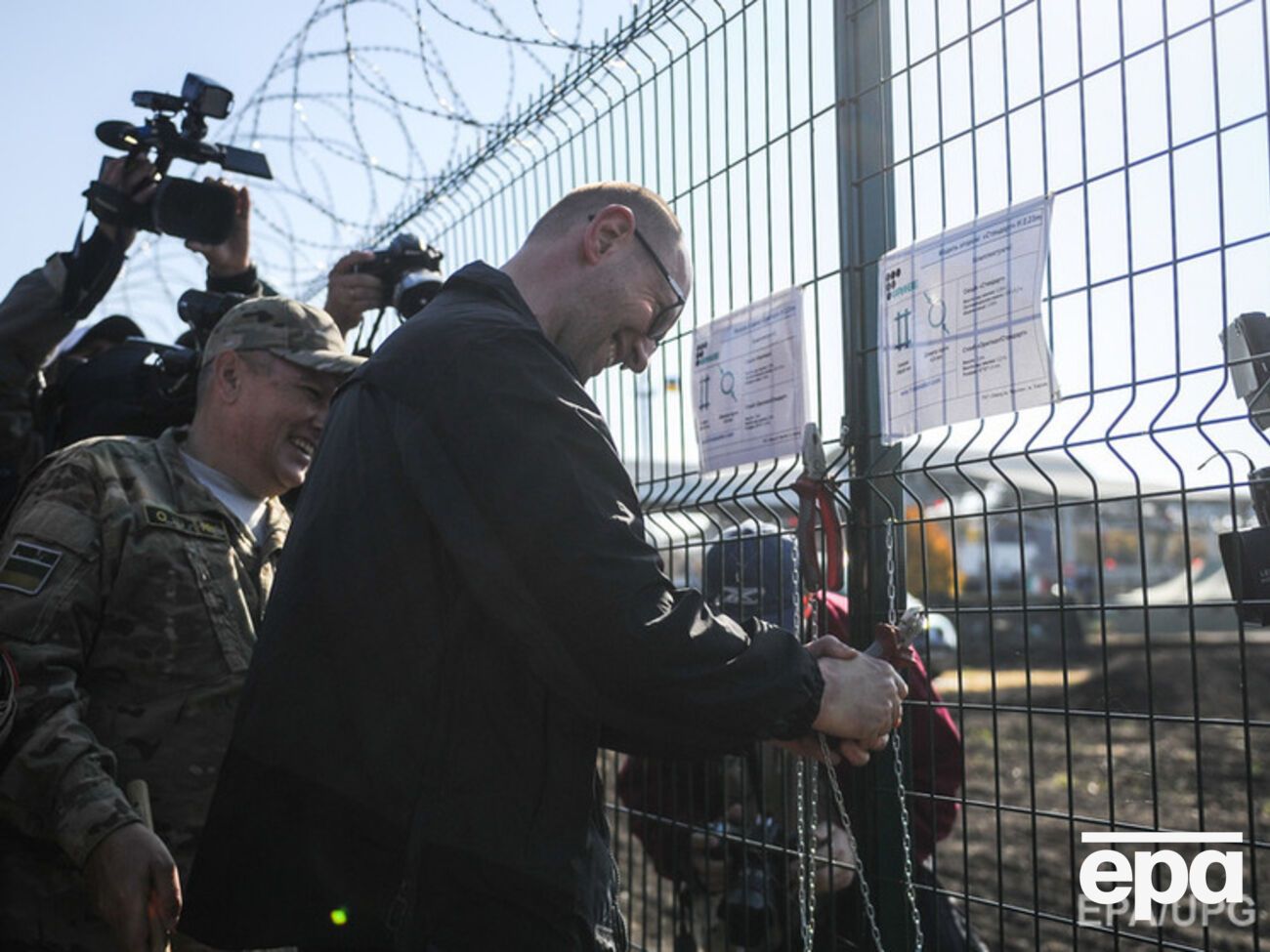 Кабмин усложнил для россиян возможность пересечения границы с Украиной