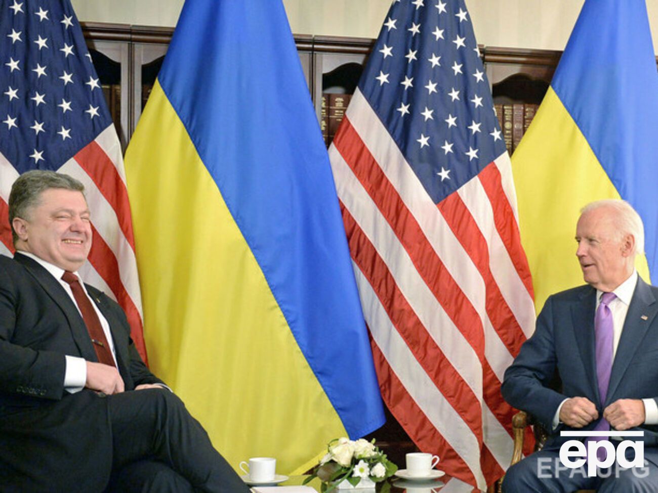 Порошенко провел переговоры с Байденом