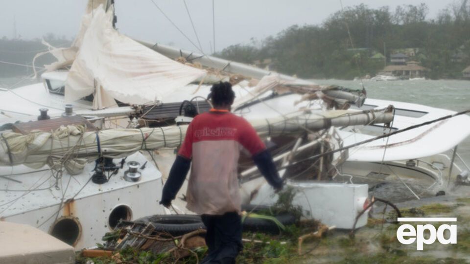 Скорость порывов ветра рядом с эпицентром циклона достигала 270 км/час
