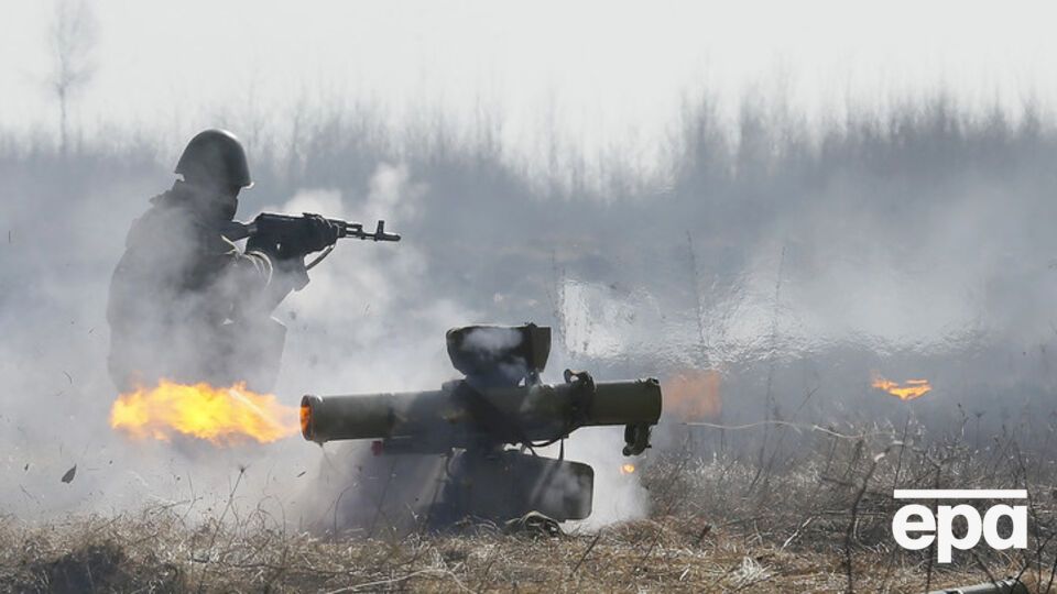 Украинских военных вооружают в основном отечественным оружием, заявил Турчинов