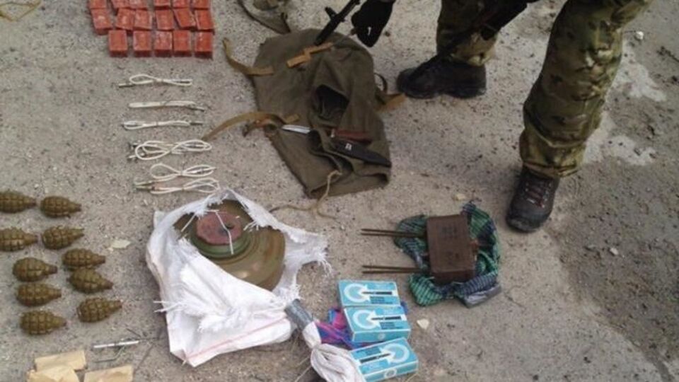 Тайник был заминирован минами-растяжками российского производства