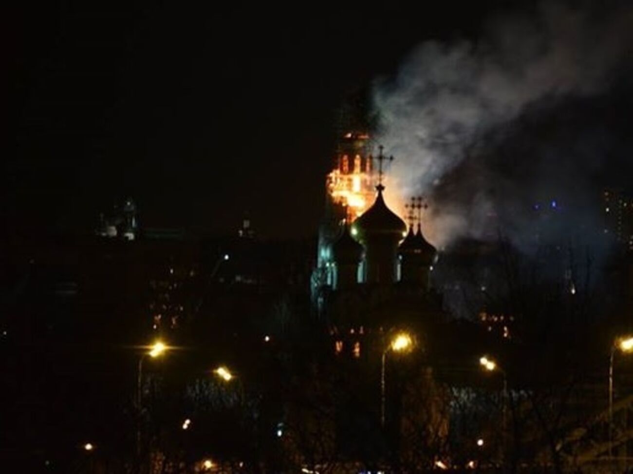 Площадь пожара составляет 100 кв. м