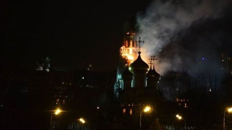 Площадь пожара составляет 100 кв. м