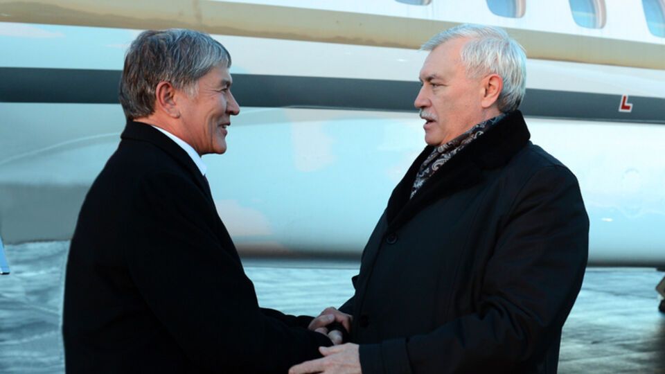 Президент Кыргызстана Алмазбек Атамбаев и губернатор Санкт-Петербурга Георгий Полтавченко