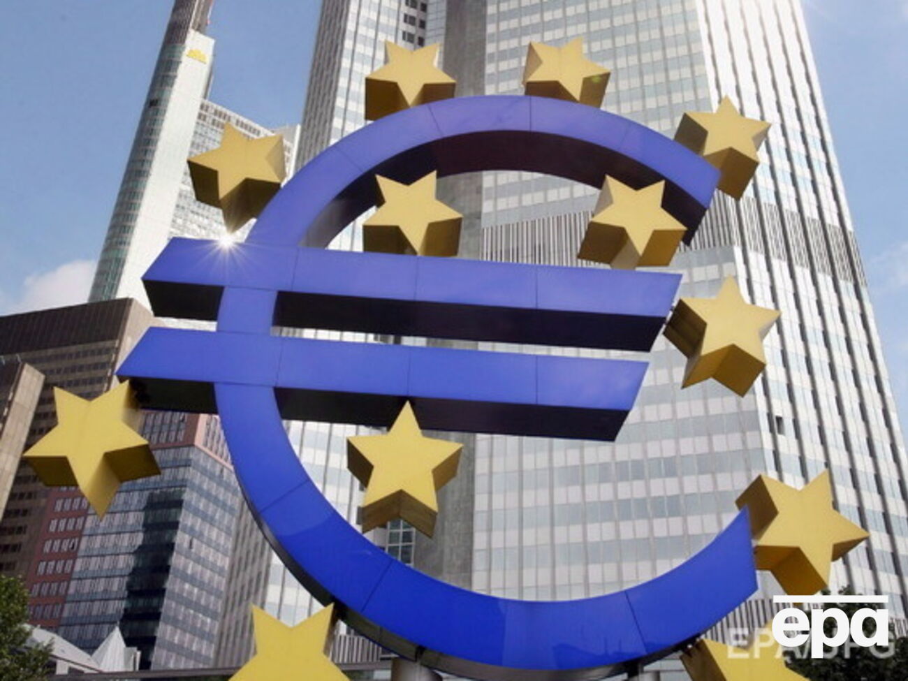 Курс евро к доллару достиг нового дна