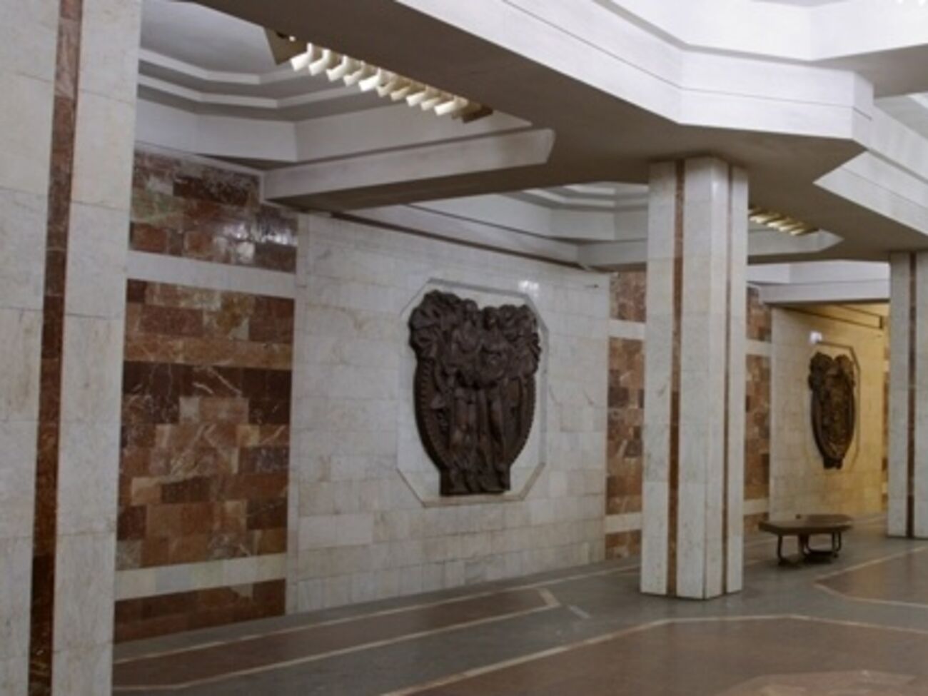 На харьковской станции метро "Героев Труда" женщина покончила с собой