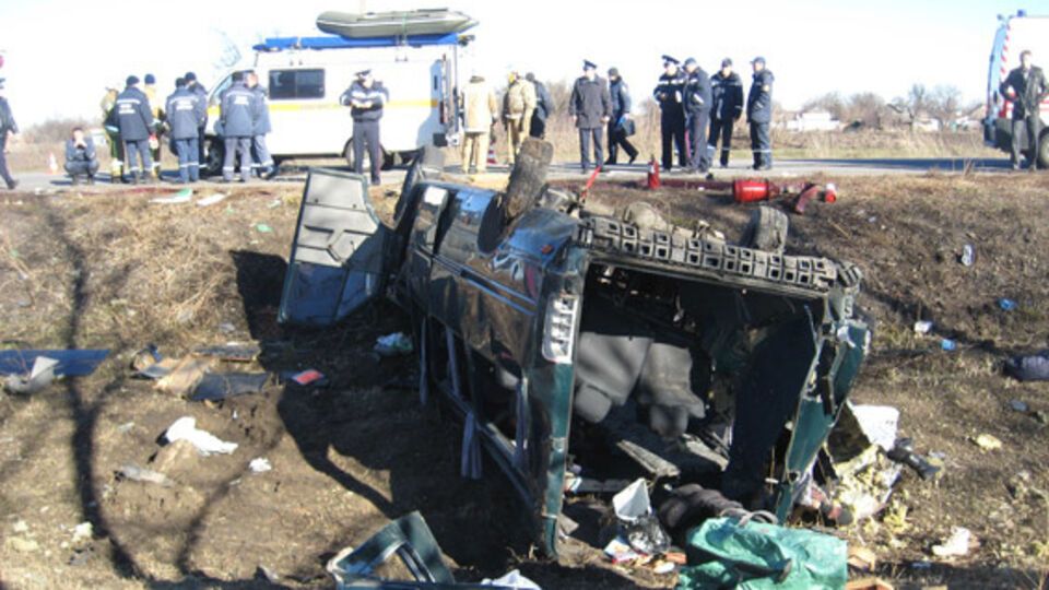 На трассе Киев – Харьков маршрутка столкнулась с грузовиком