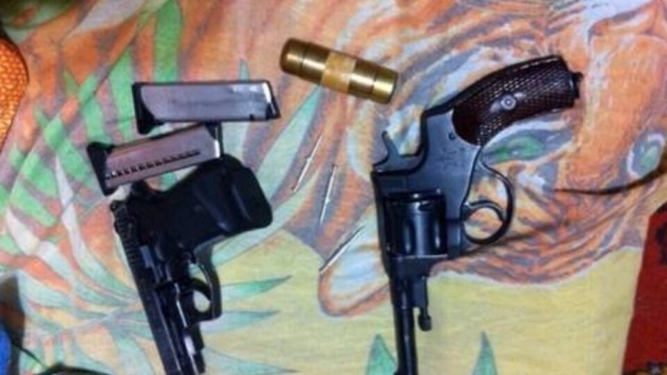 Найденное у одного из задержанных оружие