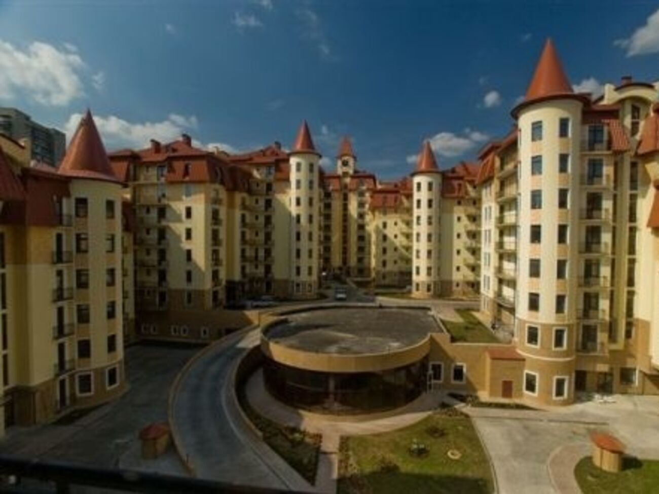 В одном из домов ЖК "Альпийский" расположена квартира Авакова-младшего