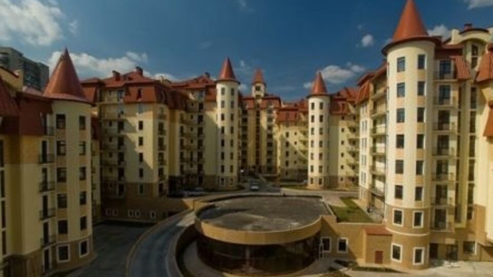 В одном из домов ЖК "Альпийский" расположена квартира Авакова-младшего