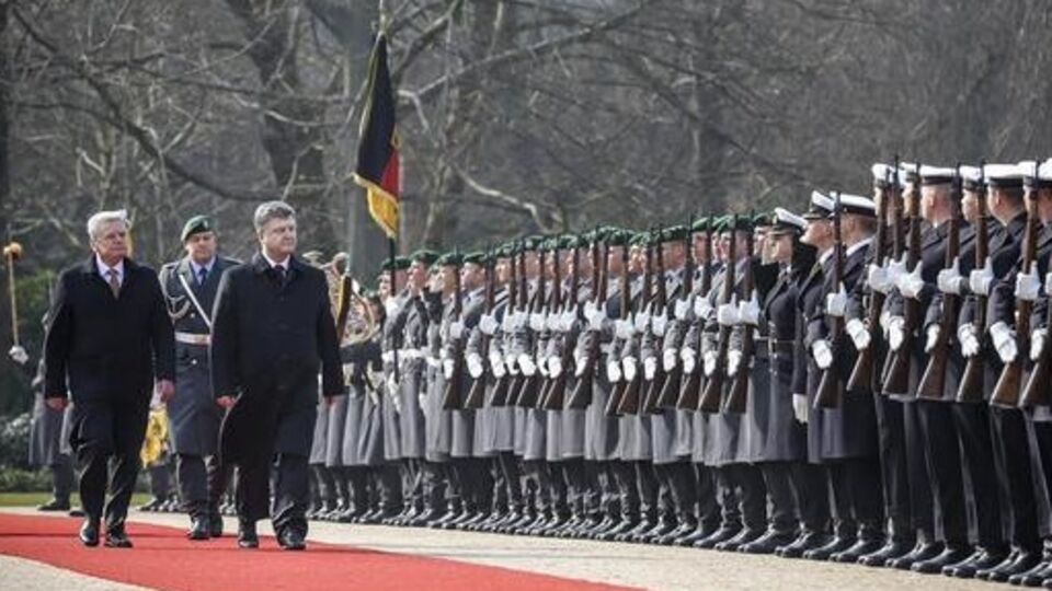 В Берлине Порошенко встретился с президентом Германии Гауком и канцлером Меркель. Фоторепортаж