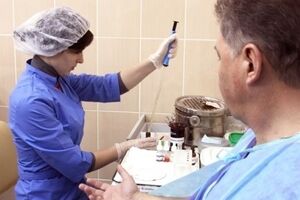 Дипломатическое представительство Украины в Ливии поддерживает с украинскими врачами постоянную связь и принимает меры с целью создания необходимых условий для их эвакуации с ливийской территории