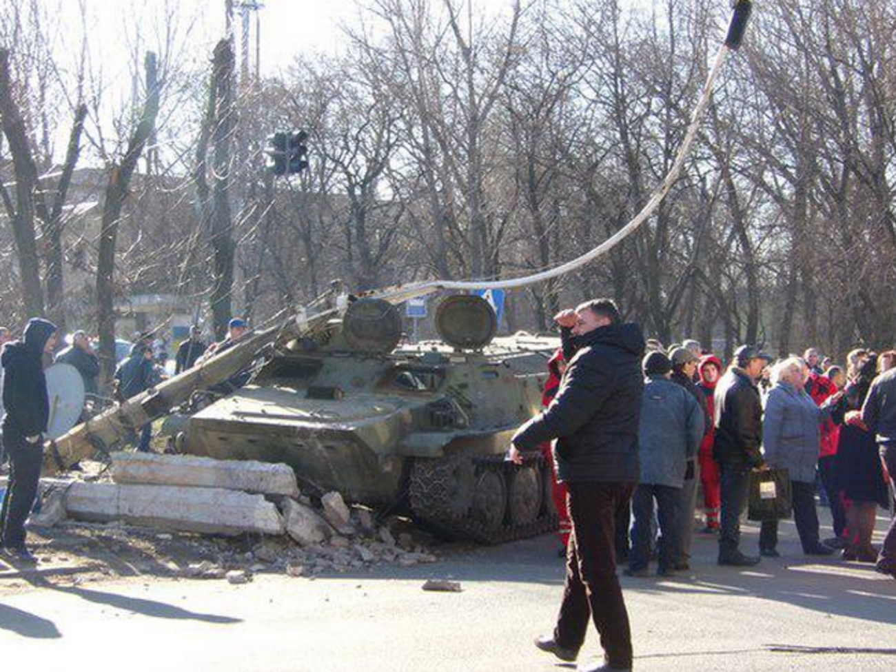 На месте аварии в Константиновке собрался стихийный митинг