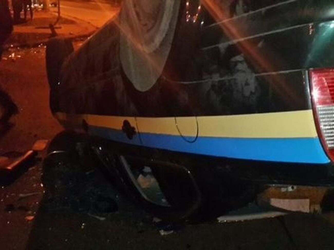 Протестующие в Константиновке перевернули машину ГАИ