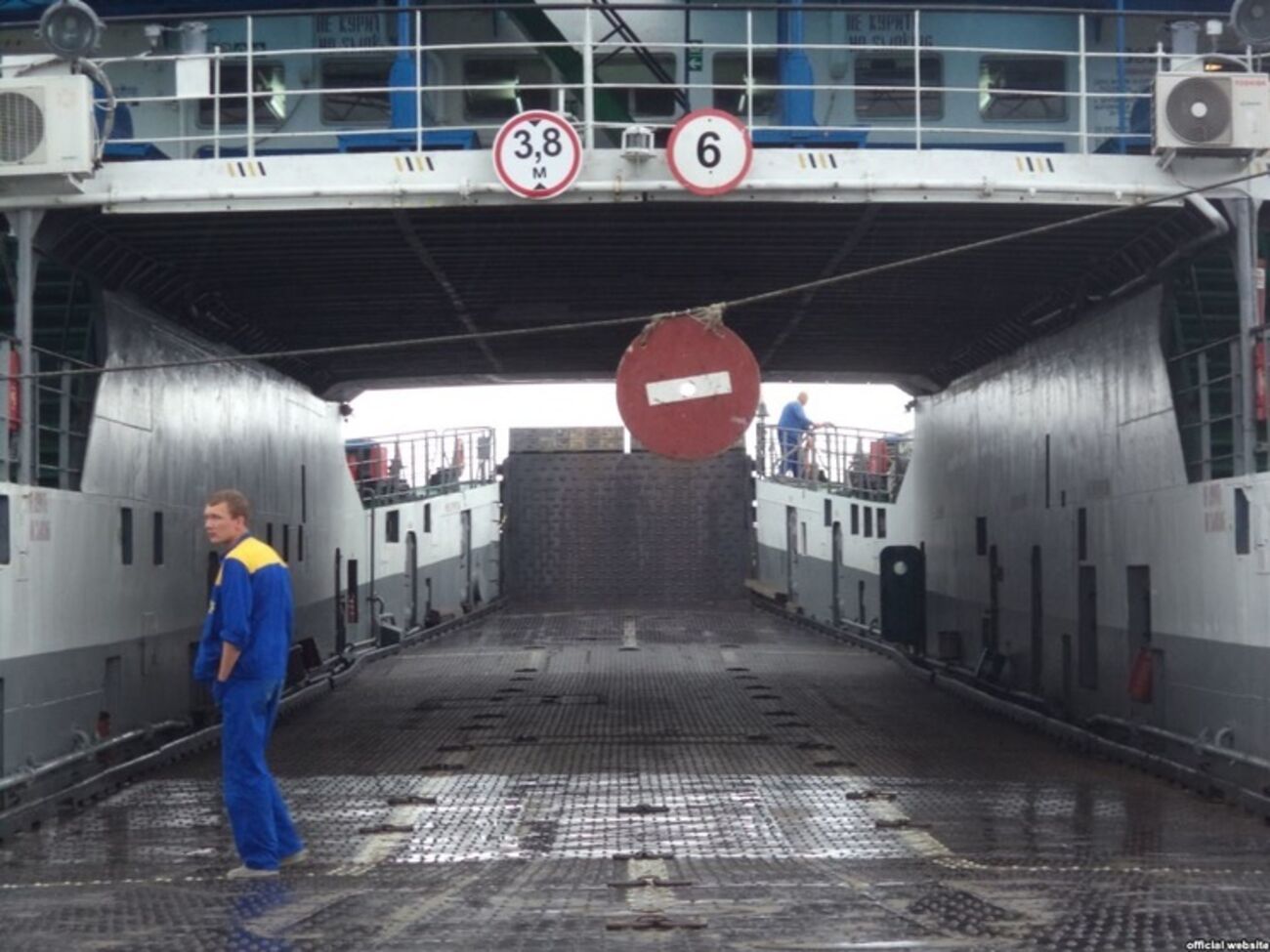 Переправа закрыта из-за шторма