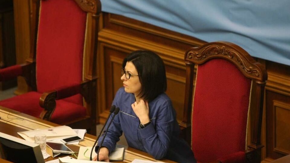 Оксана Сыроед сообщила о переносе заседания на 16.00