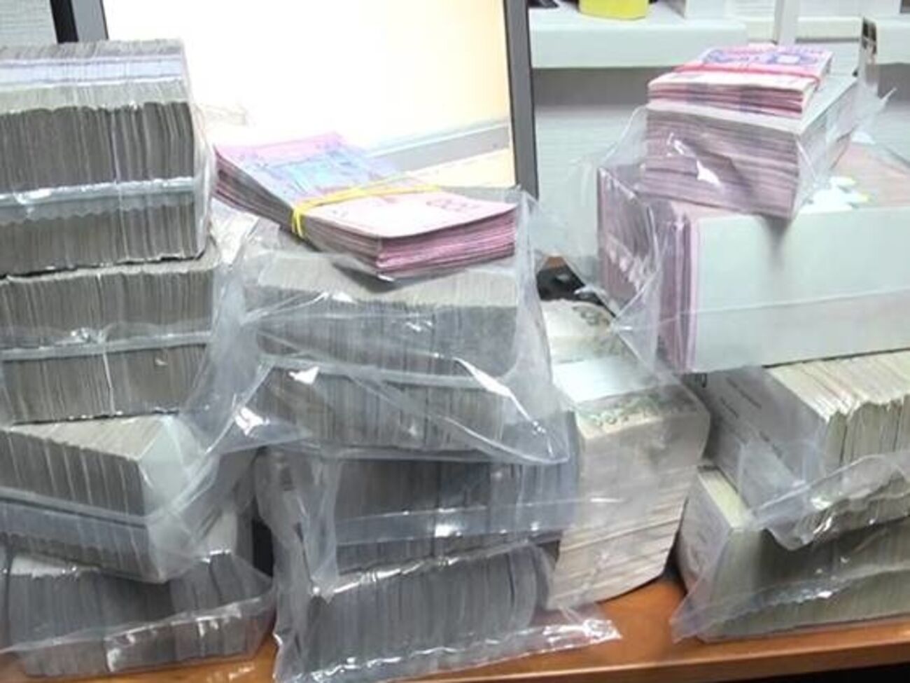 Служащие украли&nbsp;более 4 млрд грн из банка