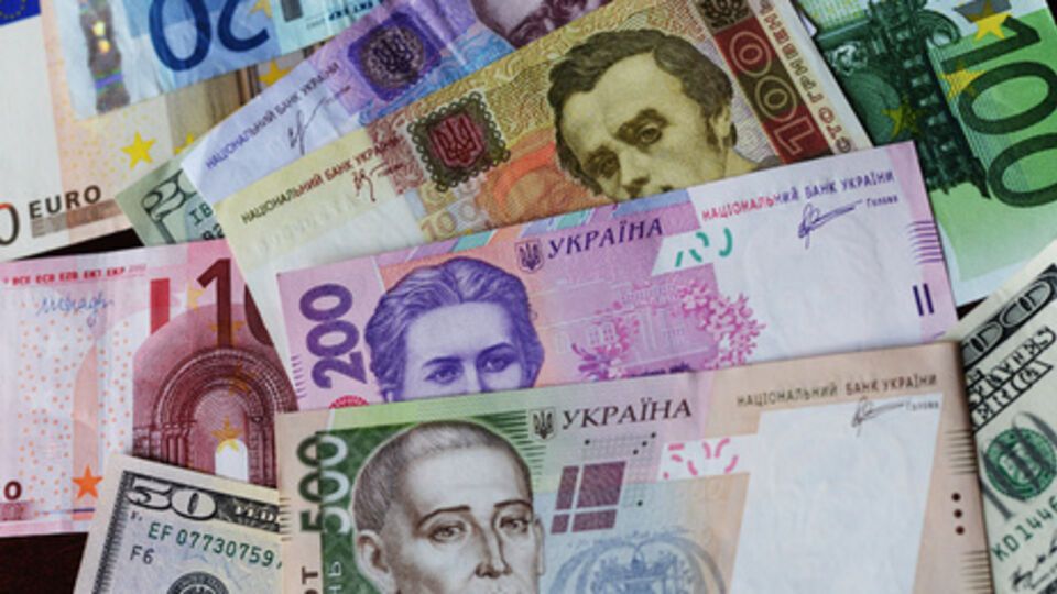 Гривна опять падает