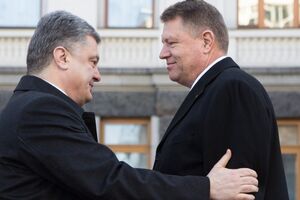 Порошенко попросил Йоханниса поддержать идею о направлении миротворцев на Донбасс