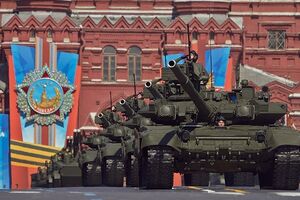 Накануне от поездки в Москву на празднование 9 мая отказалась канцлер Германии Ангела Меркель, 12 марта пресс-секретарь главы британского правительства Дэвида Кэмерона сообщил, что премьер-министр не приедет на парад