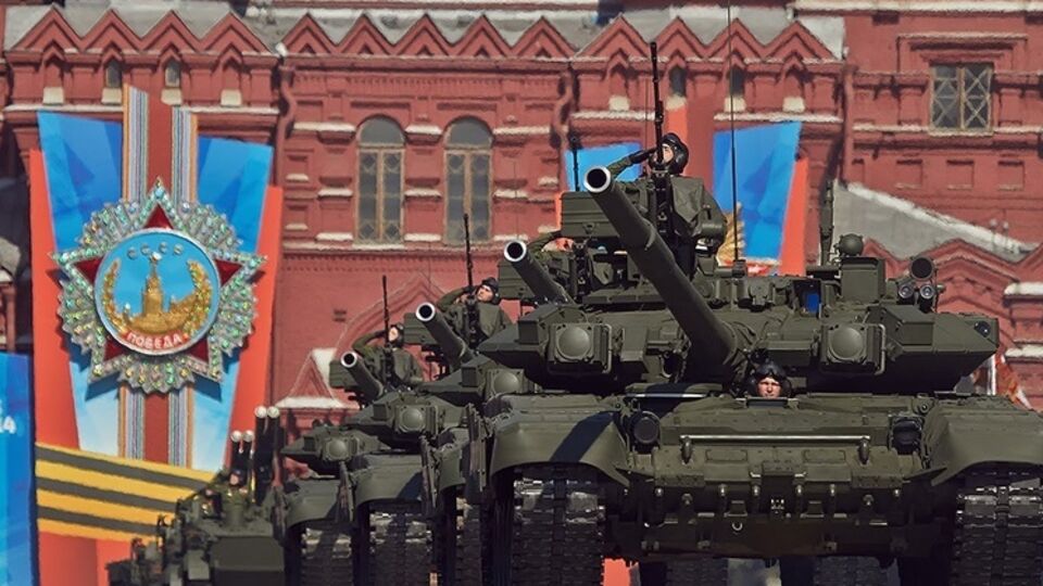 Накануне от поездки в Москву на празднование 9 мая отказалась канцлер Германии Ангела Меркель, 12 марта пресс-секретарь главы британского правительства Дэвида Кэмерона сообщил, что премьер-министр не приедет на парад