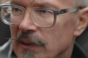 Из-за подозрительных операций "Сбербанк" закрыл счет российских боевиков, сообщил Лимонов