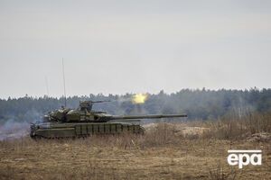 В донецком аэропорту боевики обстреливают украинские позиции из танков