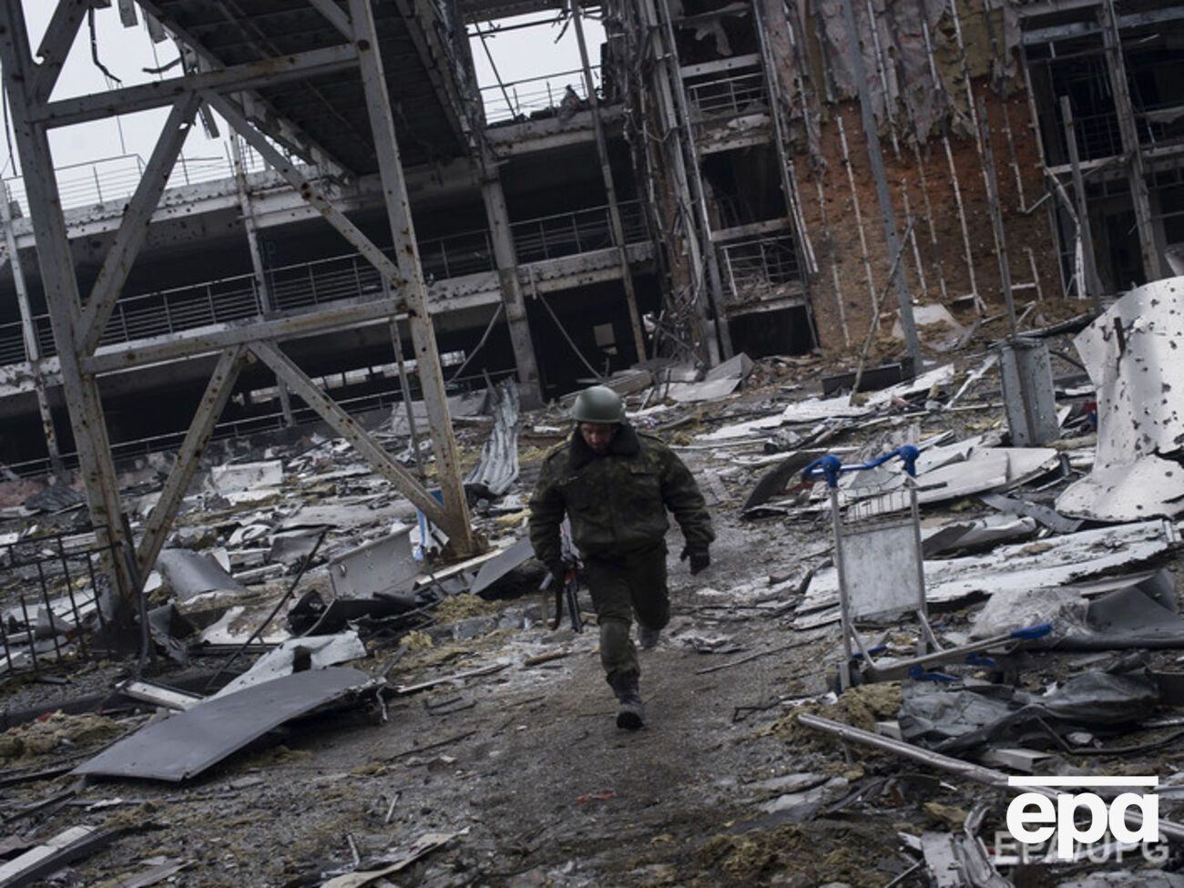 В районе донецкого аэропорта идут бои с применением тяжелого вооружения --- ОБСЕ