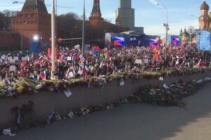 Митинг проходит вблизи места убийства российского оппозиционера Бориса Немцова