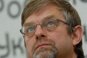 Небоженко: Порошенко придется или встать над схваткой Коломойского и Пинчука, или принять одну из сторон