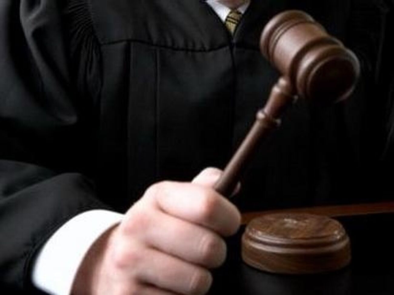 Прокуратура подозревает судью в вынесении неправосудного решения