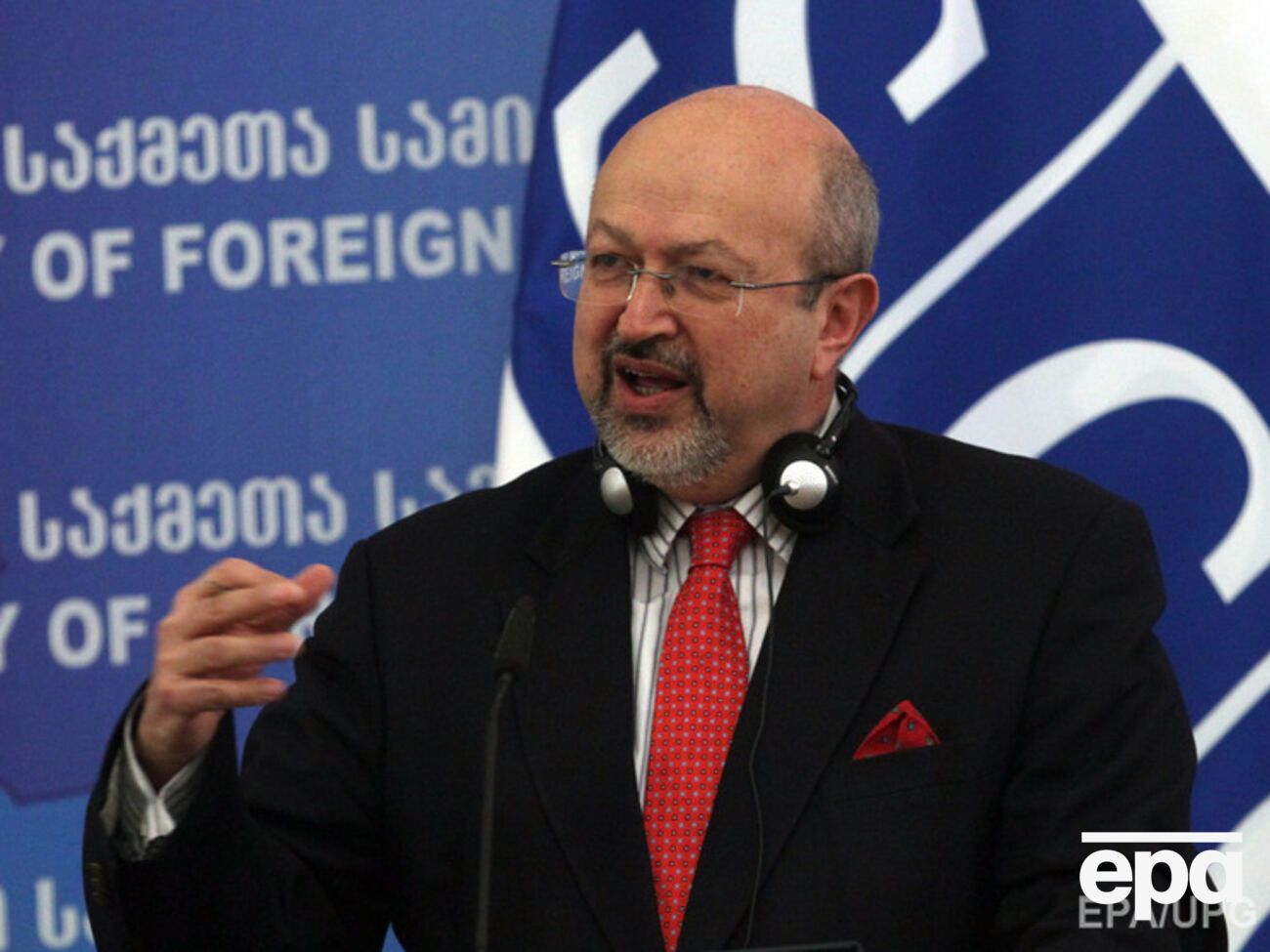 Дзанньер: В настоящее время единственным препятствием для включения изображений в доклады является финансирование