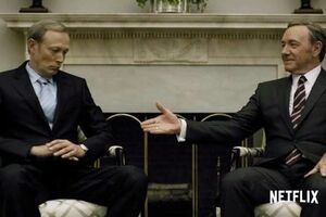 Слева --- Виктор Петров, президент РФ в "Карточном домике"