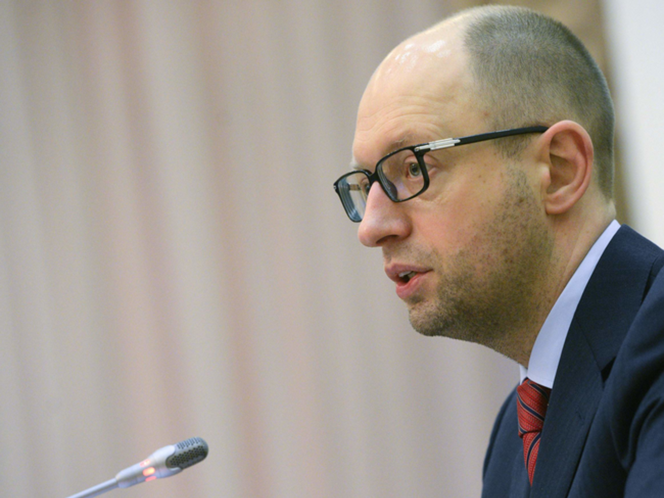 Яценюк:&nbsp;Это в наших совместных интересах &ndash; разместить миротворцев, и это инициатива украинского президента и правительства, и мы надеемся, что наши европейские друзья поддержат эту идею