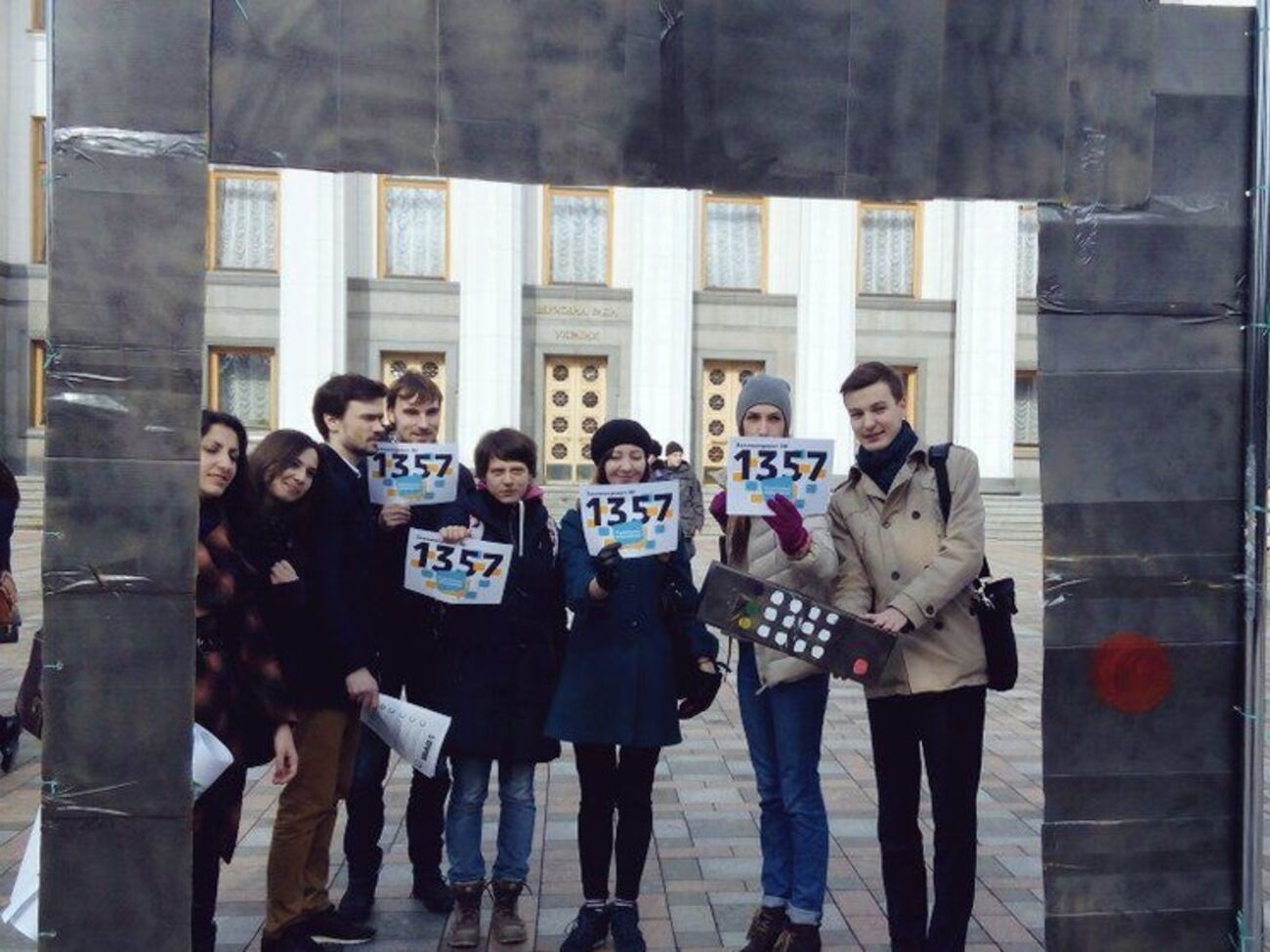 "Лебединое озеро" под Радой. Активисты требуют принять закон об общественном вещании. Фоторепортаж